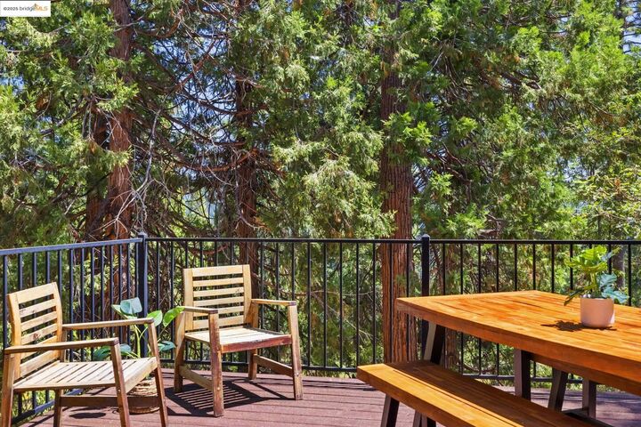 Property Photo: 24725 Prospector Dr CA 95346