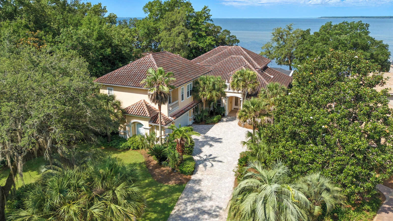 Property Photo:  923 Lido Circle  FL 32578 