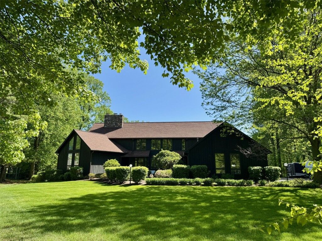 Property Photo: 251 Wolf Point Drive PA 16505