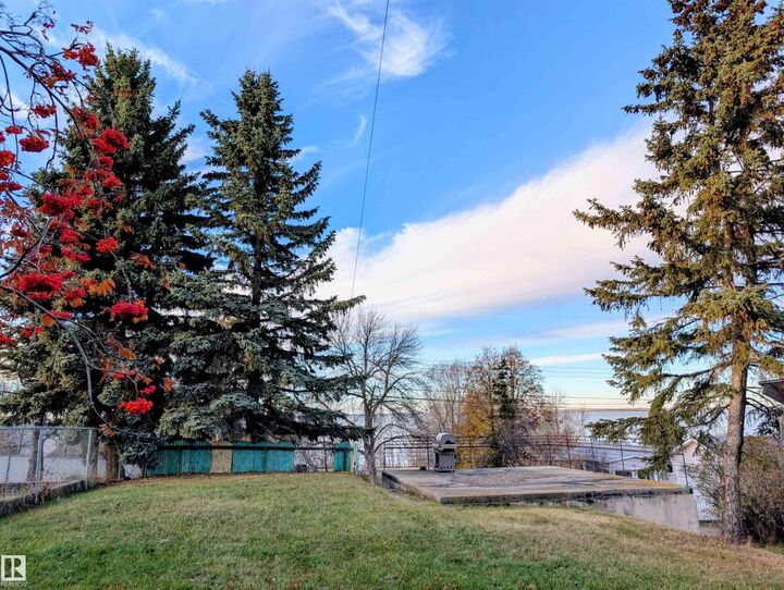 Property Photo: 10014 103 Ave AB T0A 3Z0
