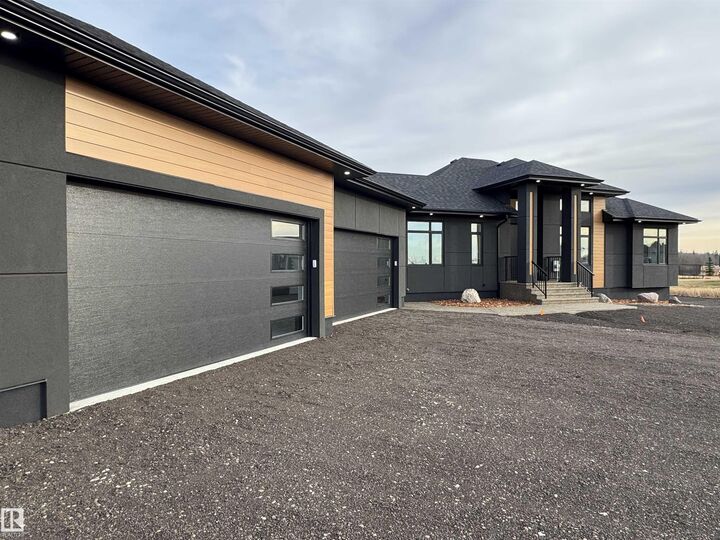 Photo de la propriété: 50509 Rge Rd 222 230 AB T0B 3M2