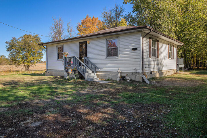 Property Photo:  1123 S State Rd 231  IN 46341 