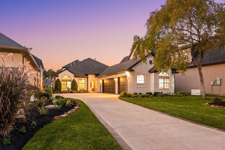 Property Photo: 161 Westlake Point TX 77356