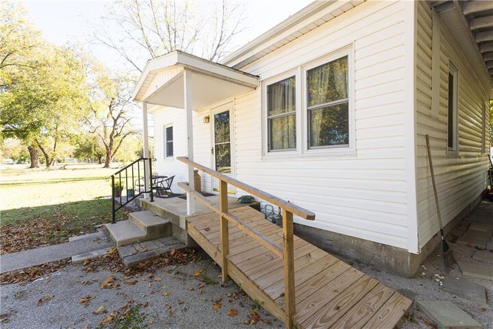 Property Photo:  729 W 3rd Street  KS 67335 