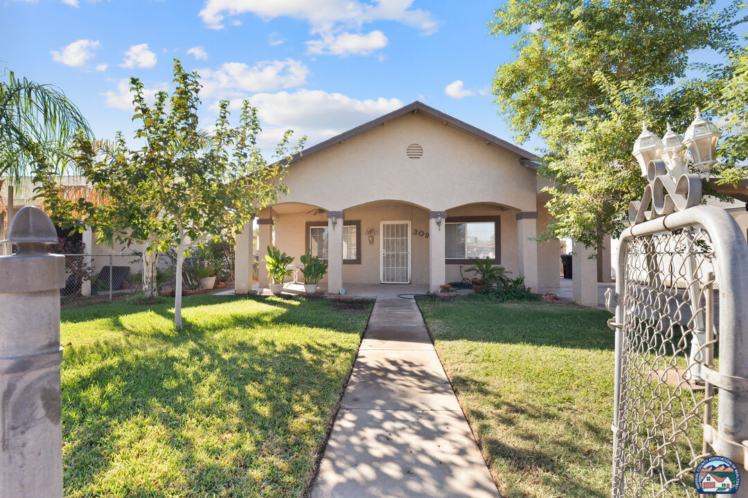 Property Photo: 309 Magnolia Ave CA 92243