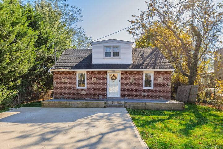 Property Photo: 8 Edgewater Drive NY 11951