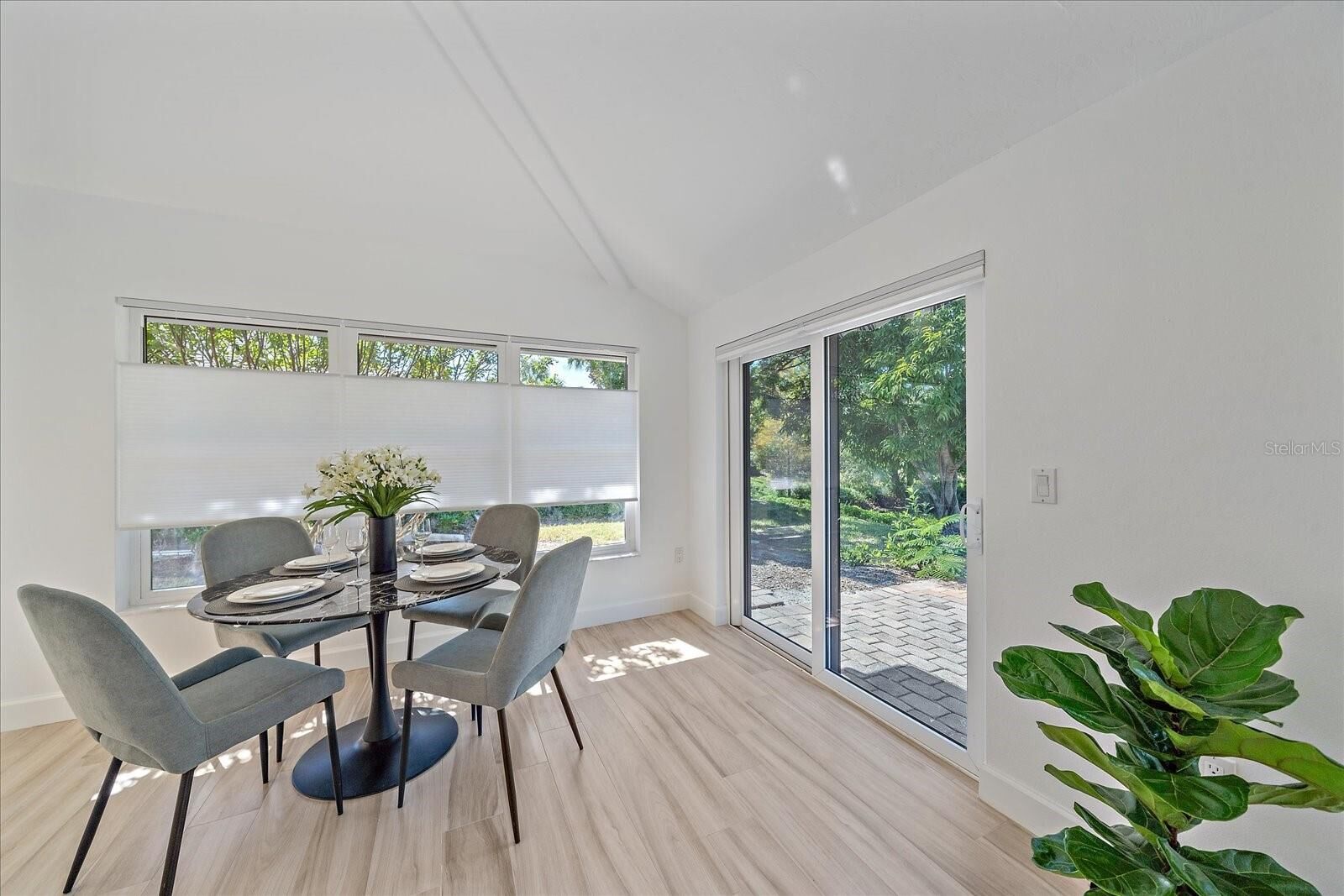 Property Photo:  1684 Pintail Way  FL 34231 