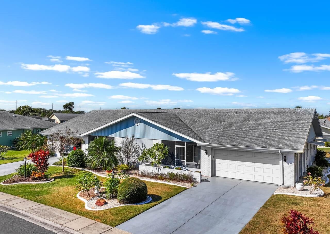 Property Photo: 910 Bluewater Drive FL 33573