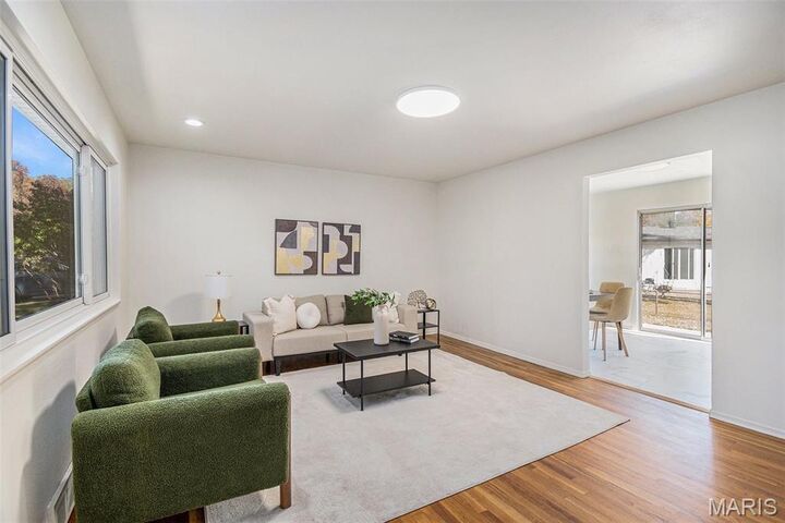 Property Photo: 274 Dashwood Drive MO 63135