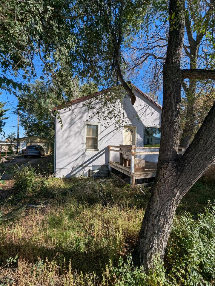 Property Photo: 711 5th St SW ND 58701