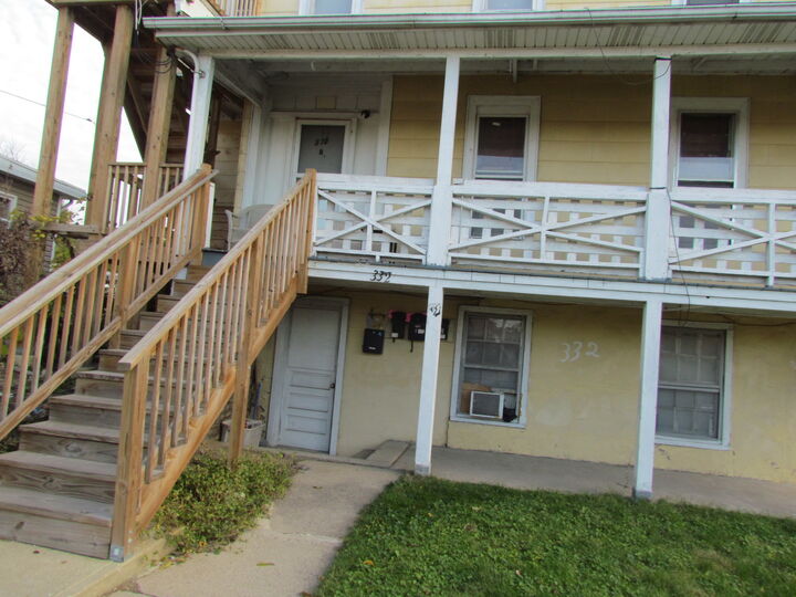 Property Photo: 332 S Broadway Avenue IL 60505