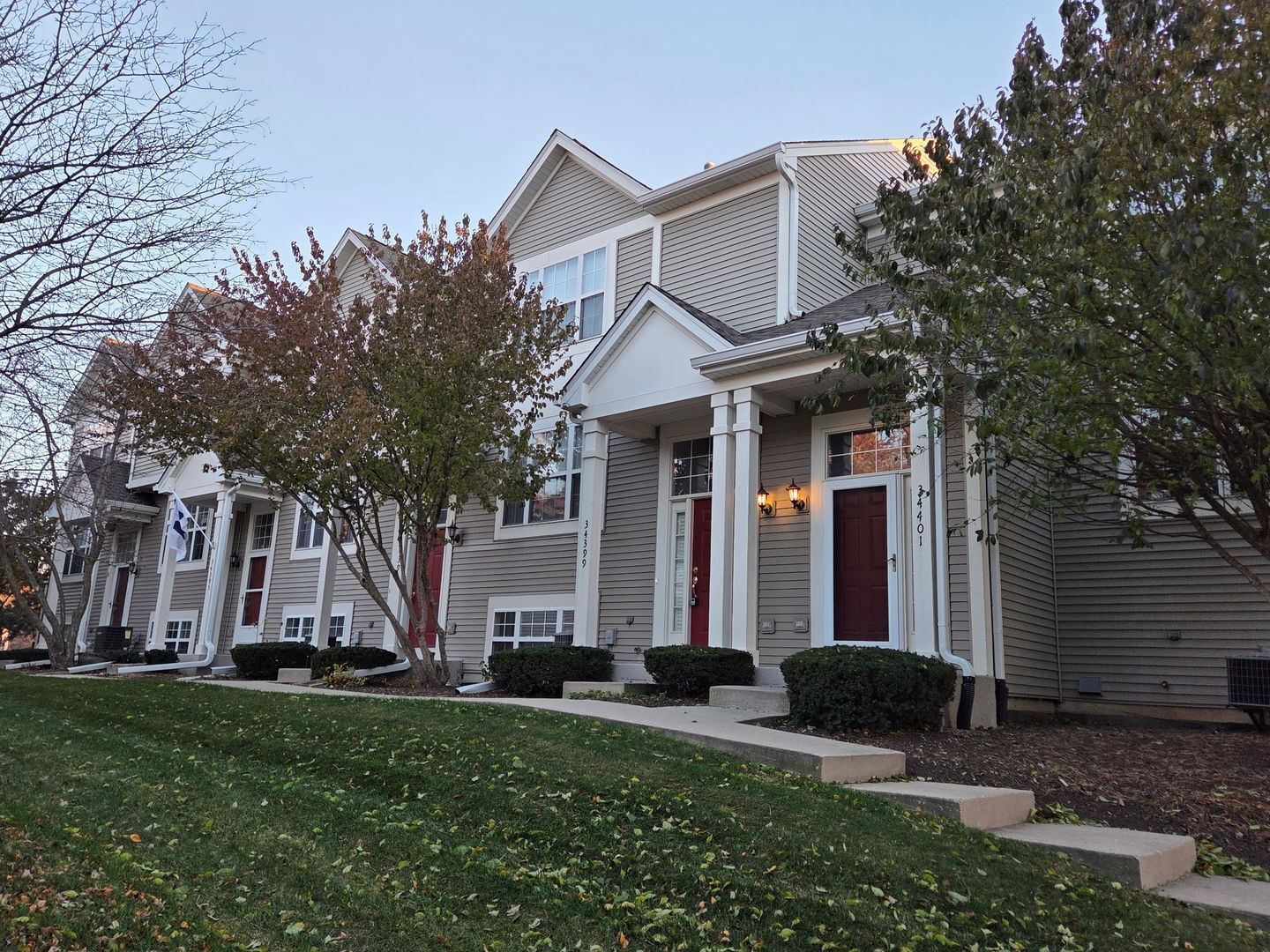 Property Photo:  34399 N Aster Court  IL 60073 