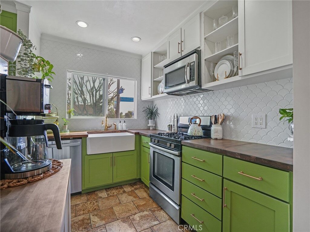 Property Photo:  4037 E 7th Street  CA 90804 