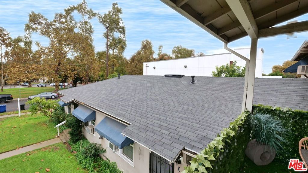 Property Photo:  1105 W Clark Avenue  CA 91506 