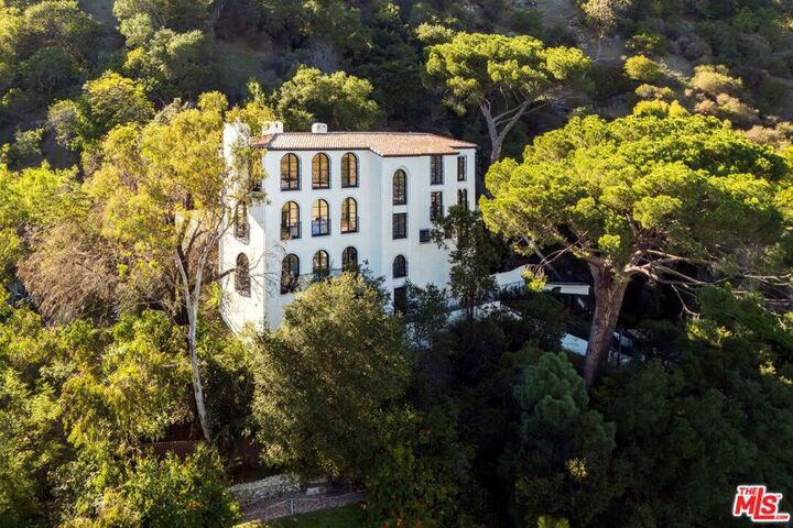 1301 N Beverly Drive  Beverly Hills CA 90210 photo