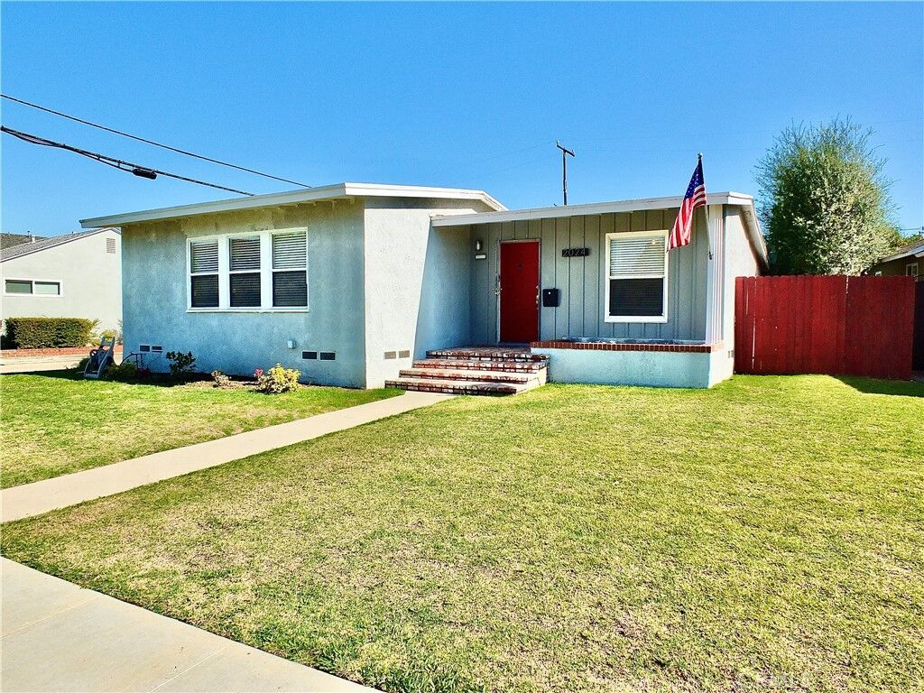 Property Photo: 2024 San Anseline CA 90815