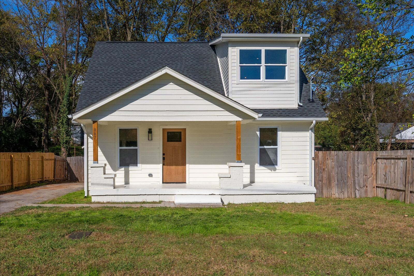 Property Photo: 887 Granada Ave TN 37206