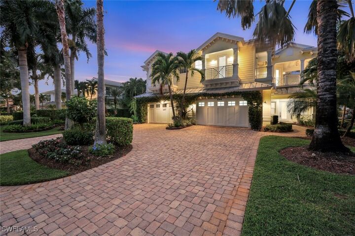 Property Photo:  699 Fairway Terrace  FL 34103 