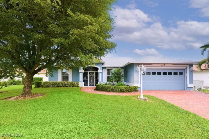Property Photo: 157 Versailles Circle FL 34112