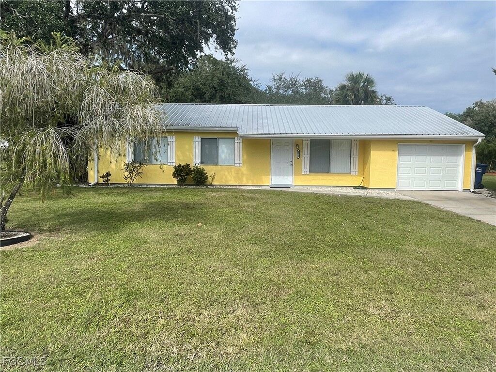 Property Photo:  4015 Rainbow Circle  FL 33935 