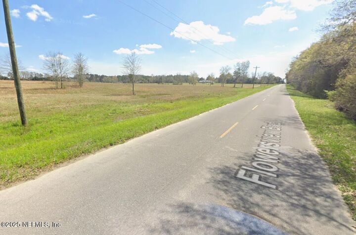 Property Photo:  101 Flowersview Boulevard  FL 32567 