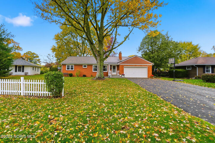 Property Photo:  1008 Eastview Drive  OH 45840 