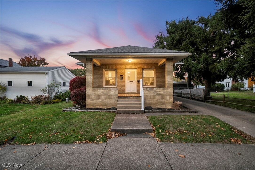 Property Photo:  217 W Fike Avenue  OH 44667 