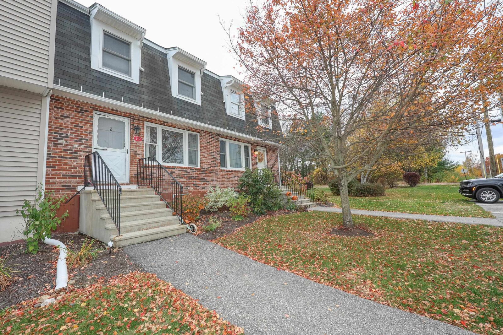 Property Photo: 1 Oakwood Lane NH 03045