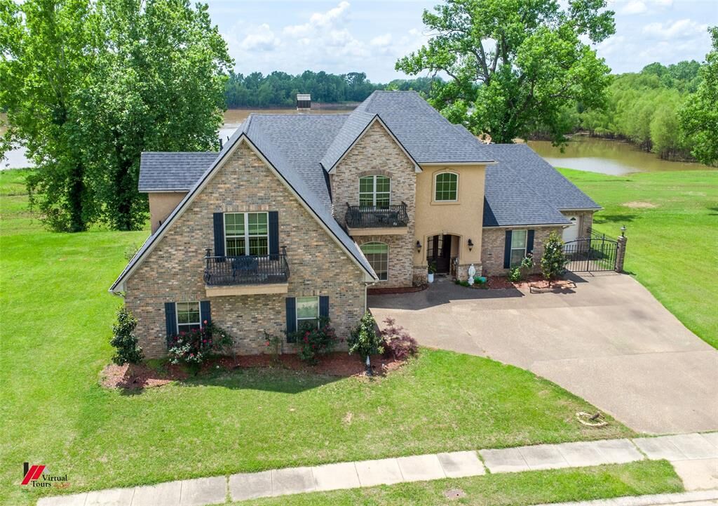 Property Photo: 504 Belle Rouge Circle LA 71111