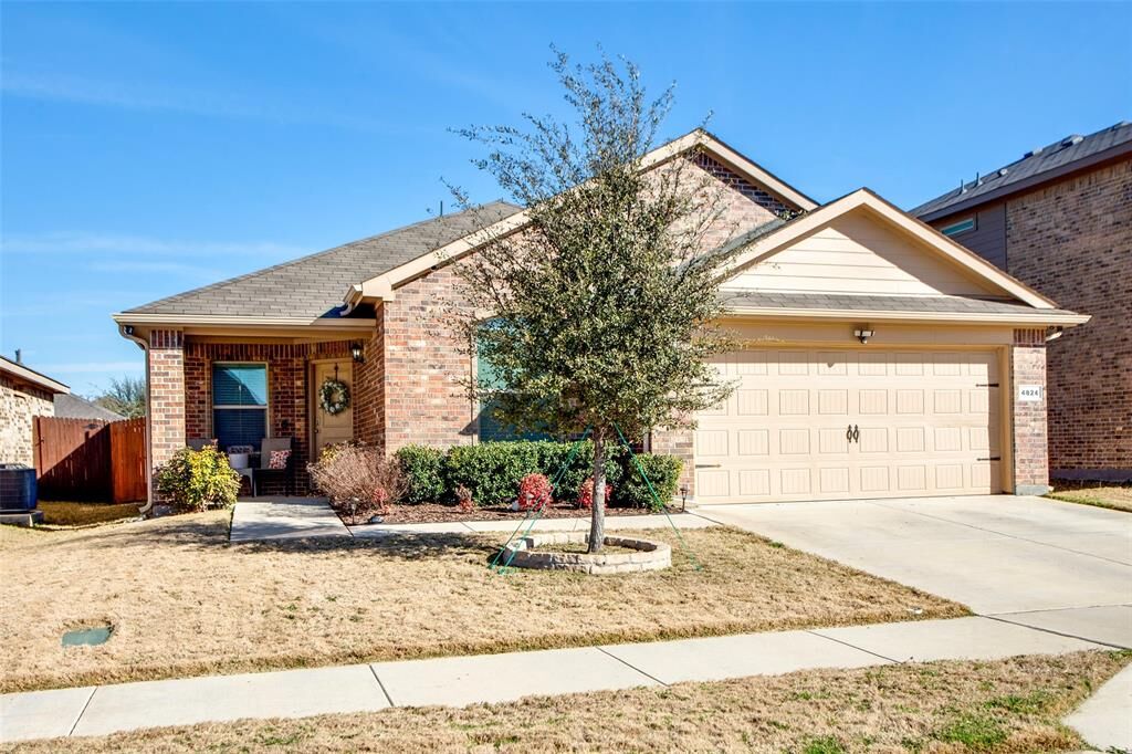 Property Photo:  4824 Feltleaf Avenue  TX 76036 