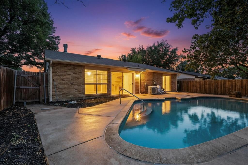 Property Photo:  6407 Redwood Lane  TX 75089 