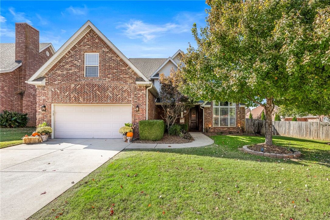 Property Photo: 2331 N Hidden Creek Drive AR 72704