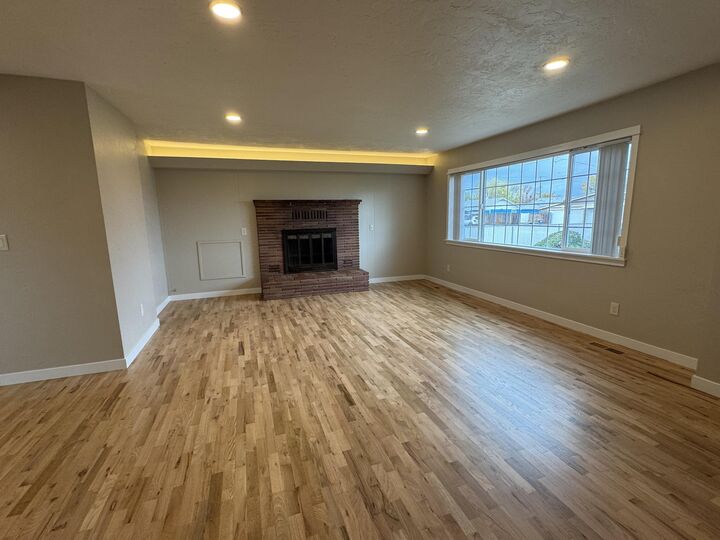 Property Photo: 840 Ash Street OR 97502