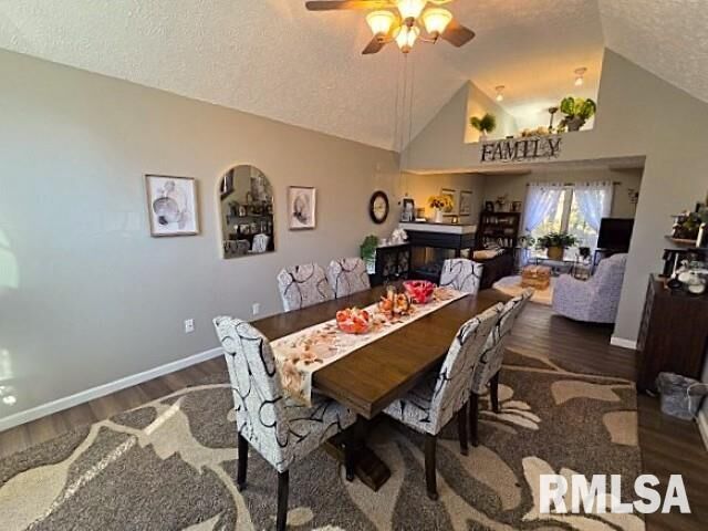 Property Photo: 2004 N Woods Place IL 62864