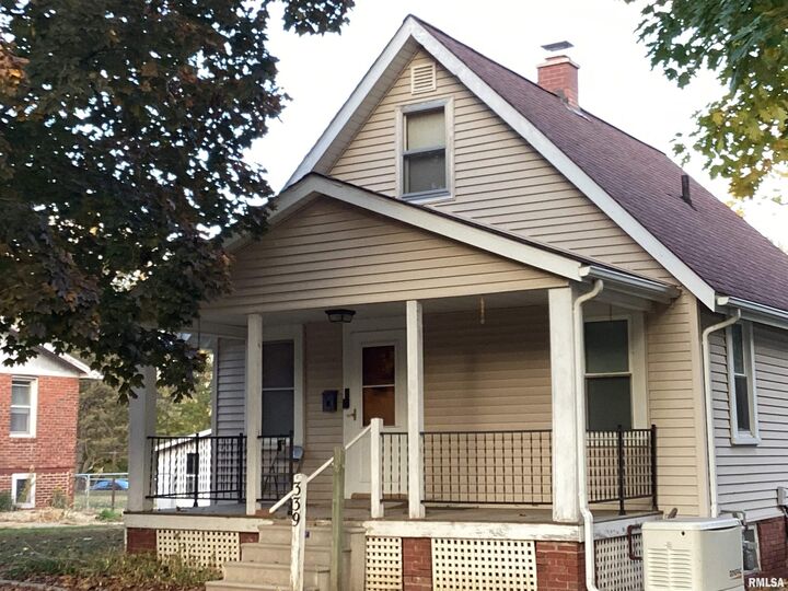 339 N Cone Street  Farmington IL 61531 photo