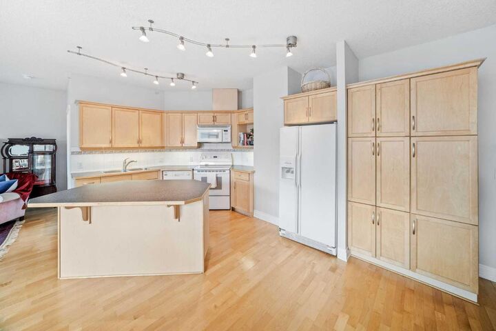 Property Photo: 4 14 Street NW 401 AB T2N 1Z4