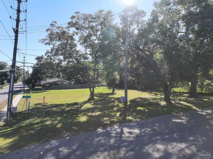 Property Photo:  2503 W Hatton St  FL 32505 