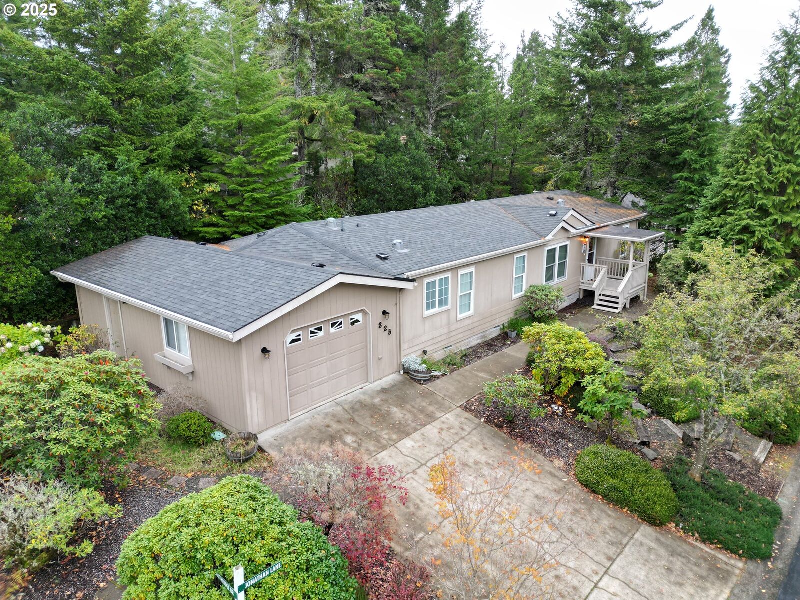 Property Photo: 325 Jonathan Ln OR 97439