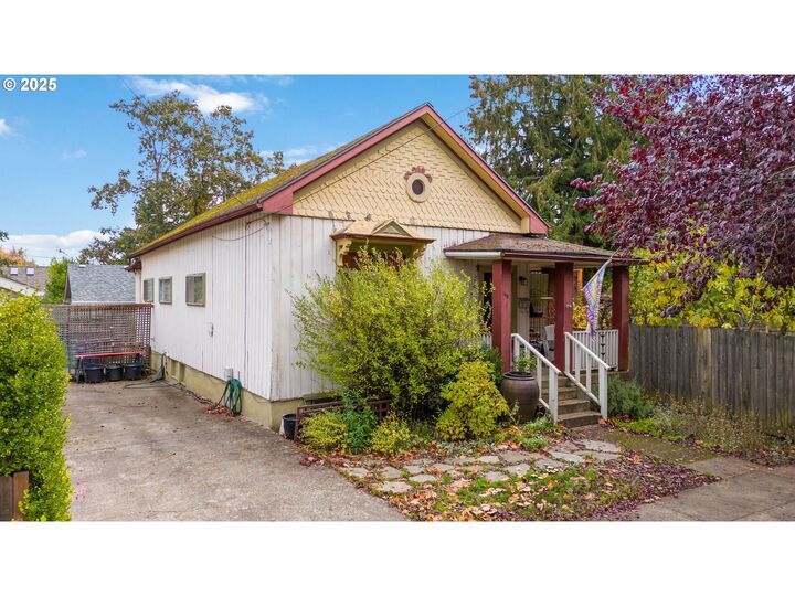 Property Photo: 144 SE 78th Ave OR 97215