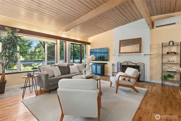 Property Photo: 3001 NE 105th Street WA 98125