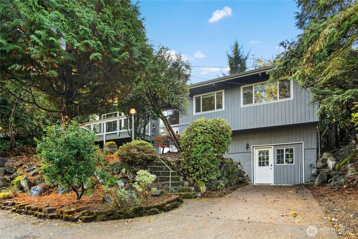 Property Photo: 3001 NE 105th Street WA 98125