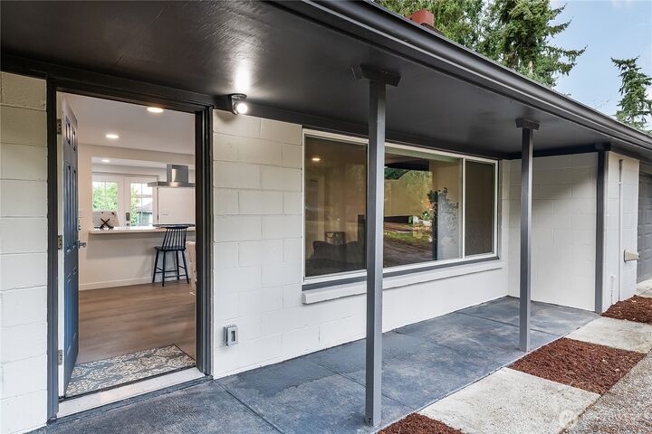 Property Photo: 16167 Midvale Avenue N WA 98133