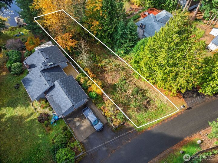 Property Photo:  33401 E Lake Holm Drive SE  WA 98092 