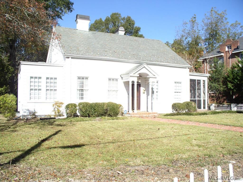 Property Photo: 934 Chestnut Street NC 27536