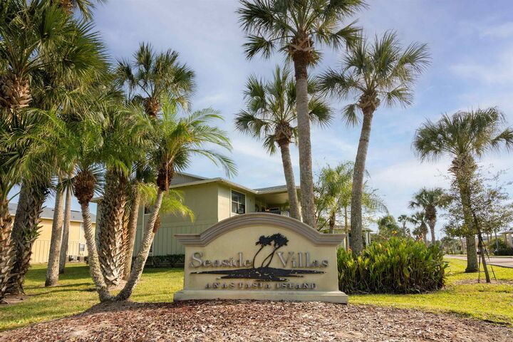 Property Photo: 17 Clipper Ct FL 32080