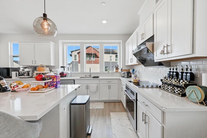 Property Photo: 28983 Ashwell Avenue CA 94544