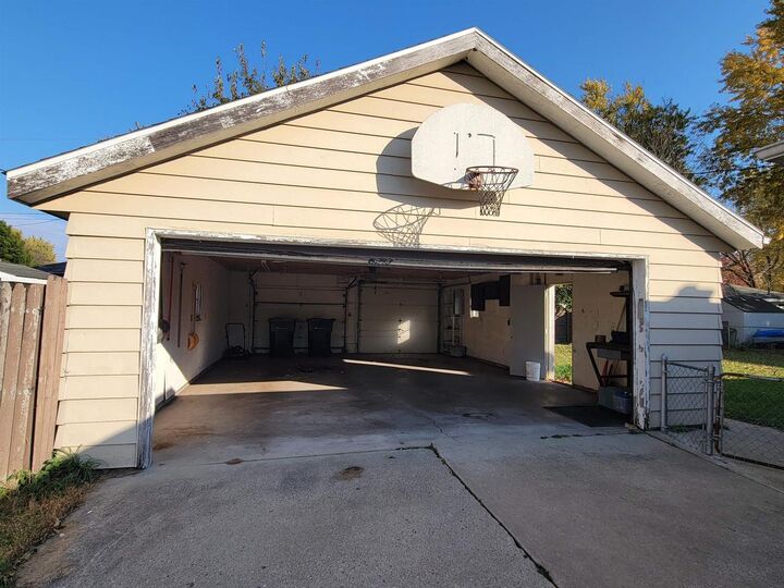 Property Photo:  2205 South Palm Street  WI 53546 