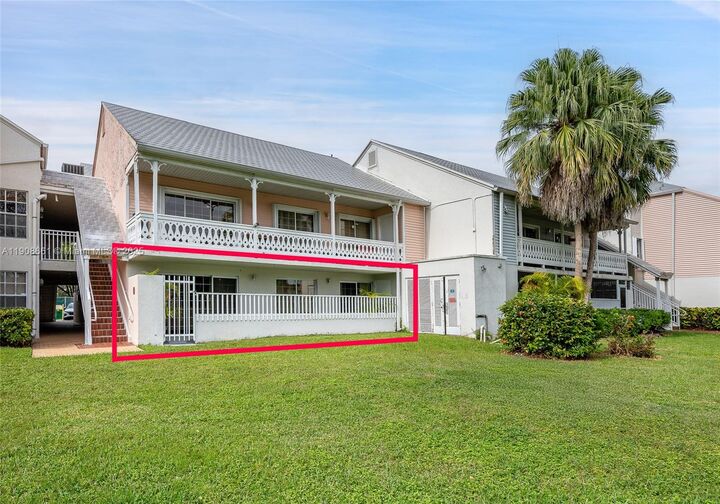 Property Photo: 10421 Mahogany Key Cir 105 FL 33196