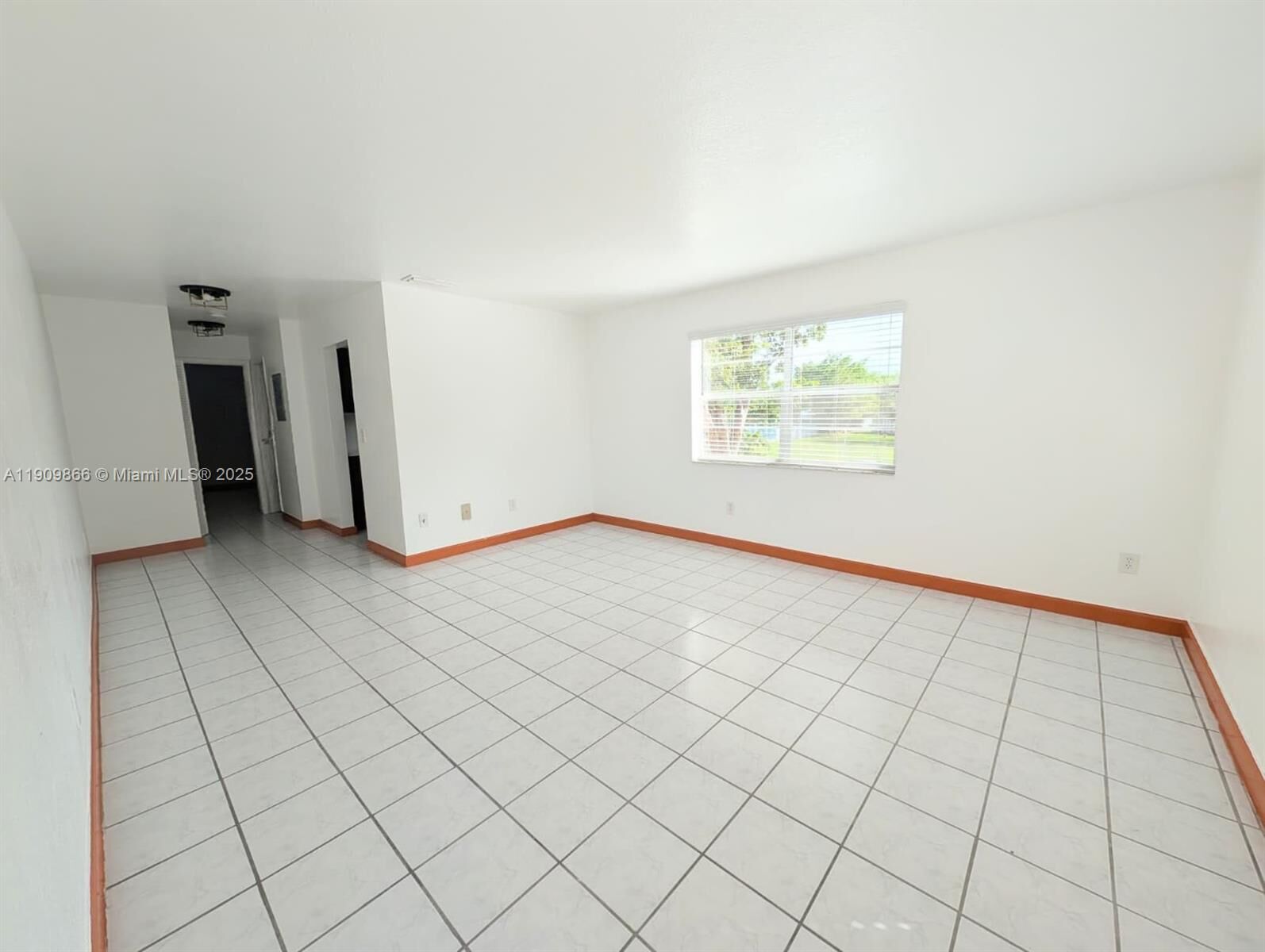 Property Photo:  1551 NE 8th St #5  FL 33033 