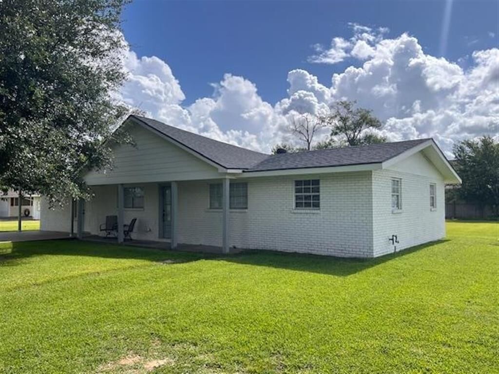 Property Photo: 5009 Country Club Court LA 70605